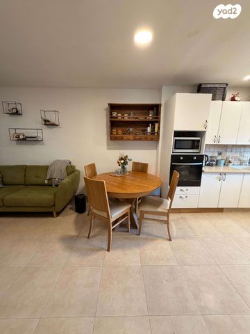 בית פרטי/ קוטג', שיכון עובדים, גן יבנה