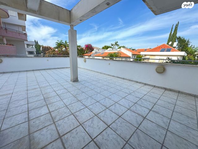 גג/ פנטהאוז, הצליל, קרית הפרחים - 2005, רעננה