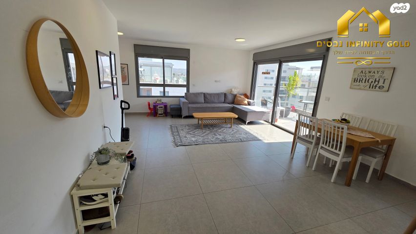 גג/ פנטהאוז, סביון, הפרחים, חריש