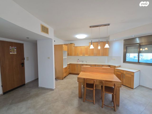 דירה, גולדה מאיר, קרית אילון, חולון