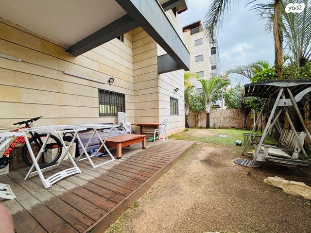 דירת גן, אנה פרנק, בת ים