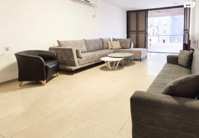 דירה, הרב עוזיאל 8, בת ים