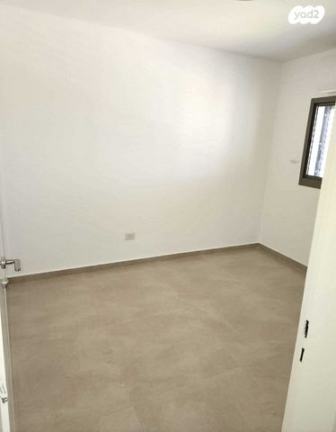 דירה, מפל התנור, שקמים ואגמים, אשקלון