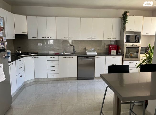 דירה, עקיבא, נווה דוד רמז, רעננה