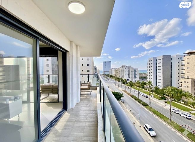 דירה, שדרות מנחם בגין 26, גבעת אולגה, חדרה