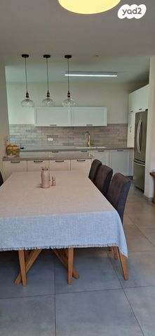 דירה, אסתר המלכה 12, משכנות זבולון, נתניה