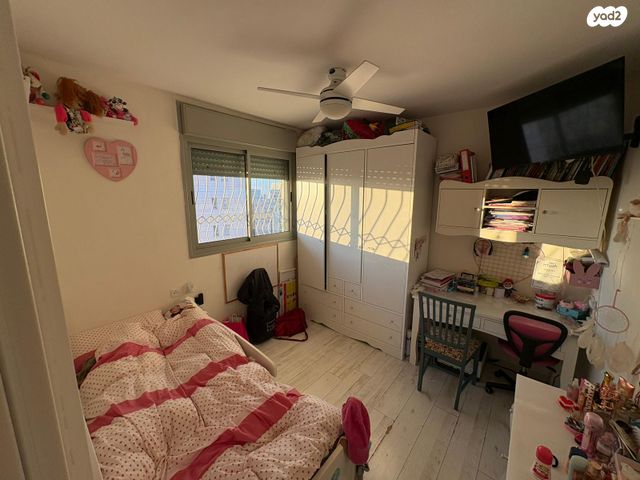 דירה, שדרות מקס ואמפרו שיין, רחובות החדשה, רחובות