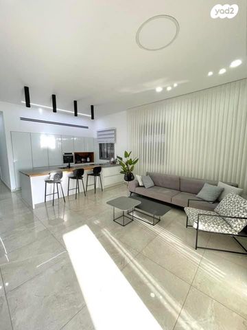 גג/ פנטהאוז, גדעון האוזנר, רמות הרכס, באר שבע