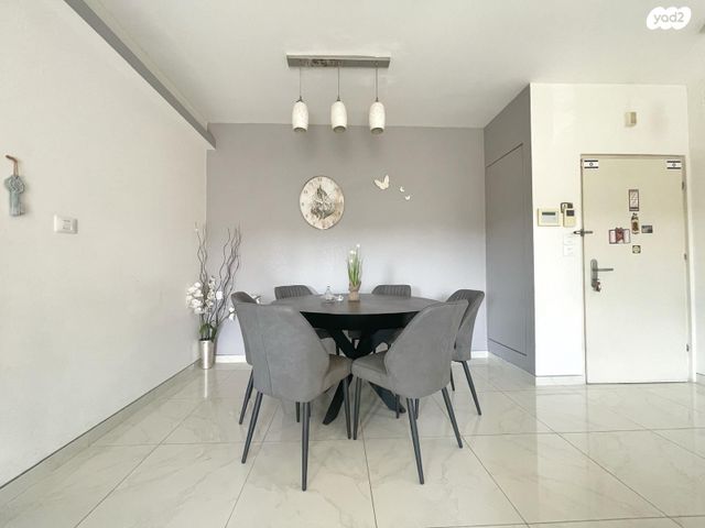 דירה, חזון אי"ש, רחובות הצעירה, רחובות