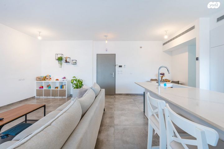 דירה, מור, אור ים, אור עקיבא