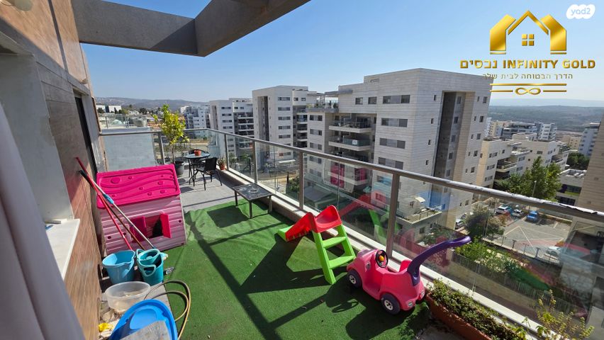 גג/ פנטהאוז, סביון, הפרחים, חריש