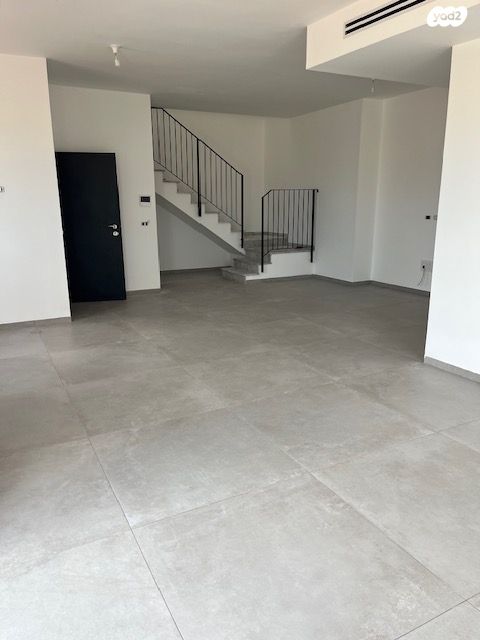 דופלקס, תל מונד