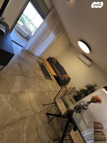 גג/ פנטהאוז, טירת כרמל