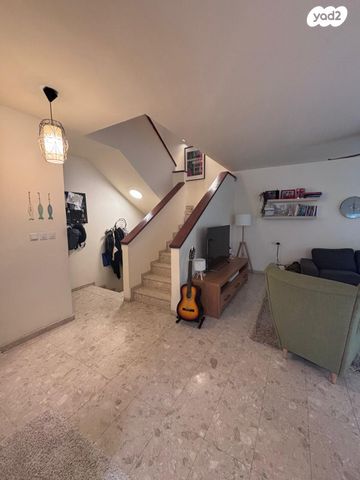 דו משפחתי, בנימינה גבעת עדה