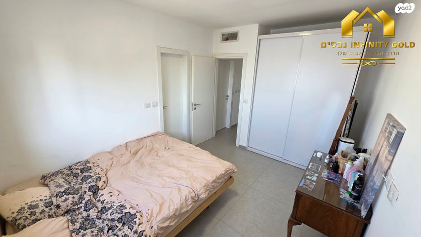 גג/ פנטהאוז, סביון, הפרחים, חריש