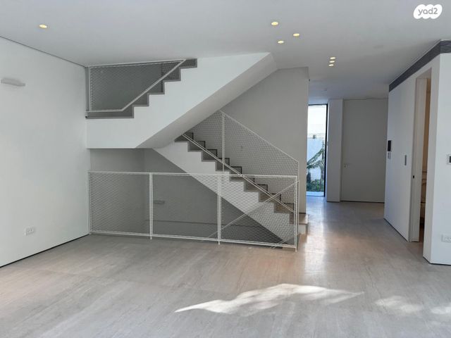 דו משפחתי, גולן, רמת השרון