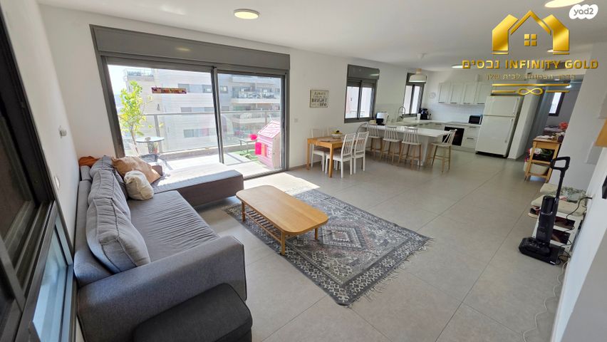 גג/ פנטהאוז, סביון, הפרחים, חריש