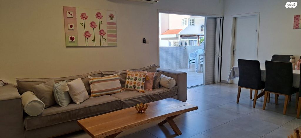 דירה, אסתר המלכה 12, משכנות זבולון, נתניה