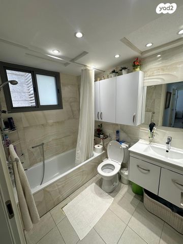 דירה, הרמן חיים קאופמן, רחובות