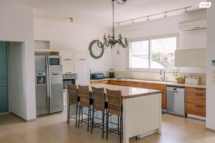 דו משפחתי, אבן יהודה