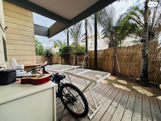 דירת גן, אנה פרנק, בת ים