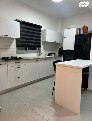 דירה, יצחק שמיר, נווה שרון / שער העיר, נתיבות