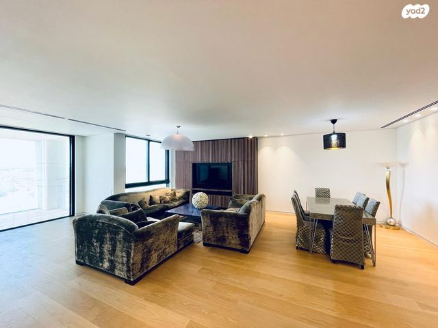 דירה, הרצליה