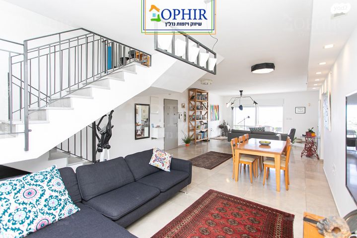 גג/ פנטהאוז, מורד הזמיר, אחוזה, חיפה