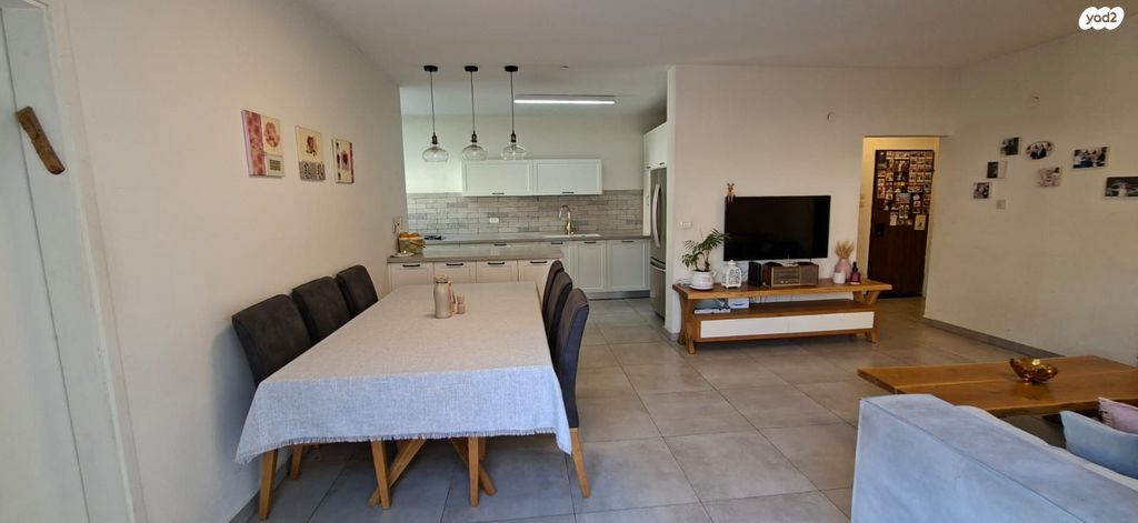 דירה, אסתר המלכה 12, משכנות זבולון, נתניה