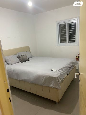 דירה, חיים חורי, יעקב מסיקה, אופקים