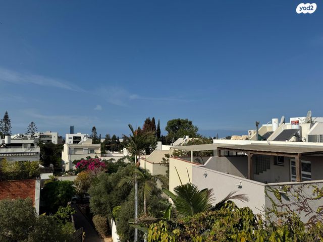 דו משפחתי, הדר, רמת השרון