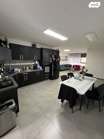 גג/ פנטהאוז, הזמיר, נהריה הירוקה, נהריה