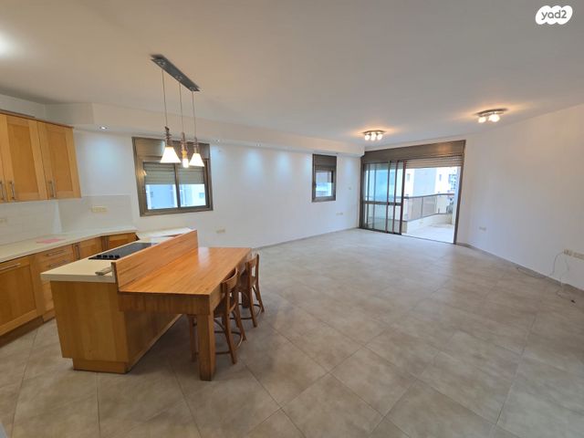 דירה, גולדה מאיר, קרית אילון, חולון