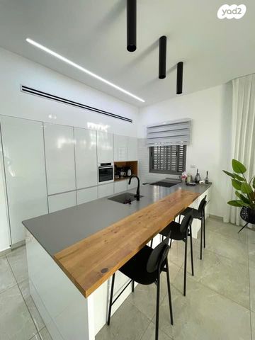 גג/ פנטהאוז, גדעון האוזנר, רמות הרכס, באר שבע