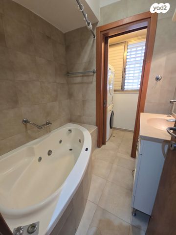 דירה, גולדה מאיר, קרית אילון, חולון