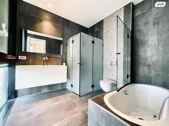 דירה, הרצליה