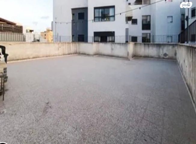 דירה, הרב עוזיאל 8, בת ים