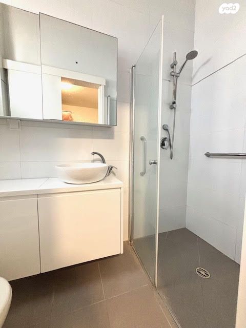 דירה, האר"י הקדוש, מחנה יהודה, פתח תקווה