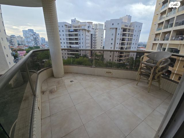 דירה, גולדה מאיר, קרית אילון, חולון