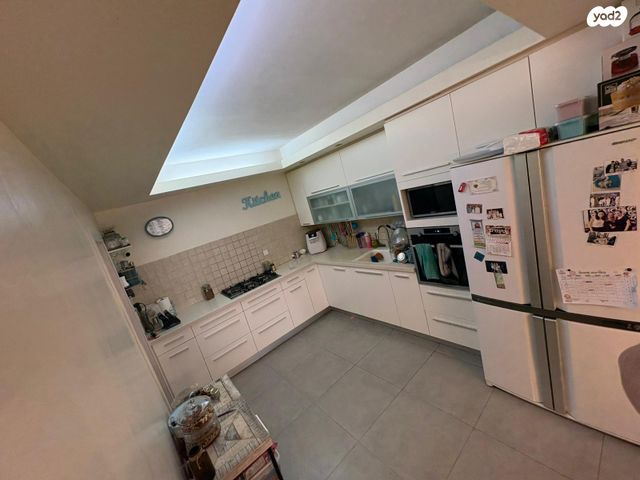 דירה, שדרות מקס ואמפרו שיין, רחובות החדשה, רחובות