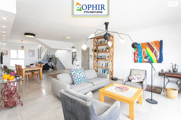 גג/ פנטהאוז, מורד הזמיר, אחוזה, חיפה