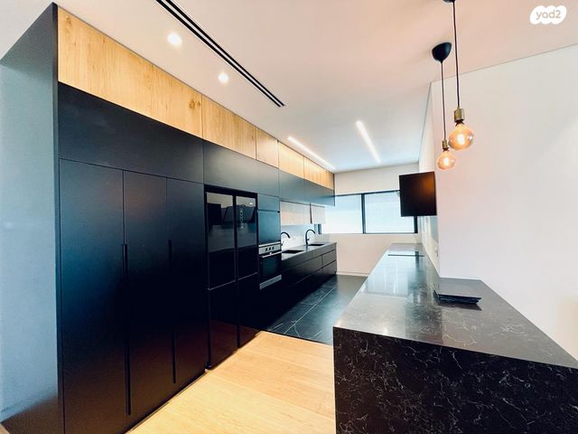 דירה, הרצליה