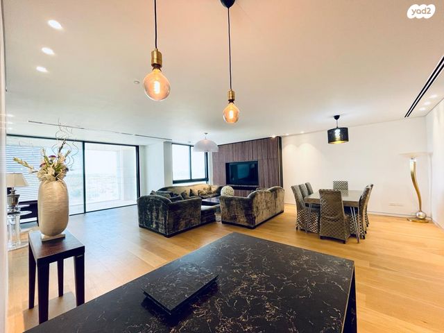 דירה, הרצליה