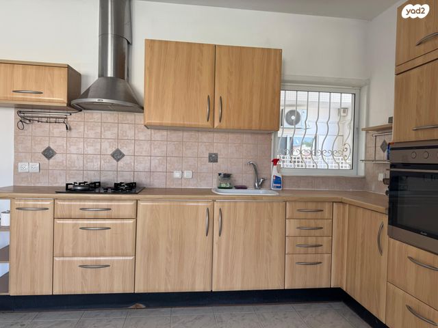 גג/ פנטהאוז, הצליל, קרית הפרחים - 2005, רעננה