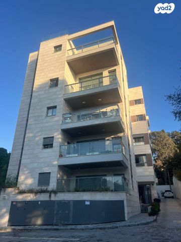 גג/ פנטהאוז, הורדים, חיפה