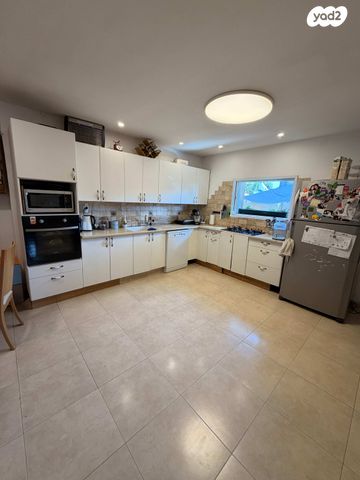 בית פרטי/ קוטג', שיכון עובדים, גן יבנה