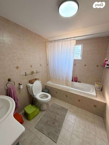 בית פרטי/ קוטג', שיכון עובדים, גן יבנה