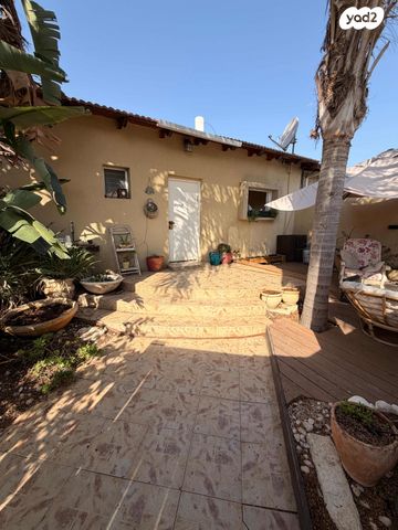 בית פרטי/ קוטג', שיכון עובדים, גן יבנה