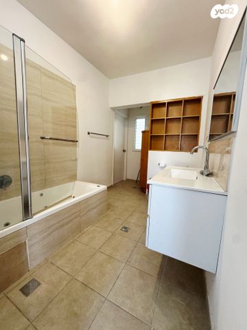 גג/ פנטהאוז, הצליל, קרית הפרחים - 2005, רעננה