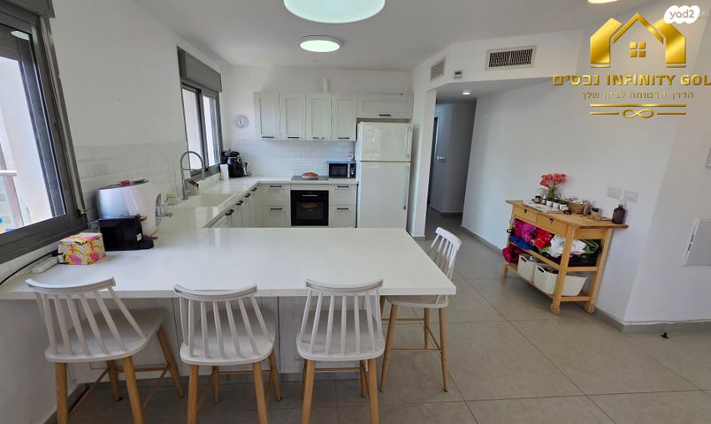 גג/ פנטהאוז, סביון, הפרחים, חריש